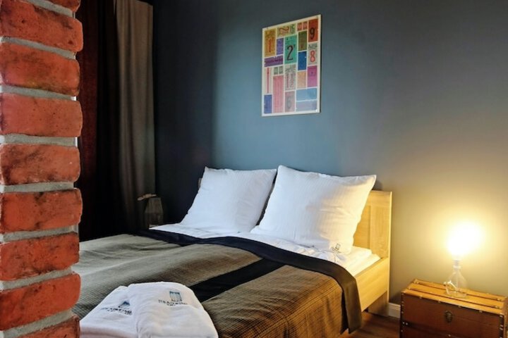 Room 8 of 79
