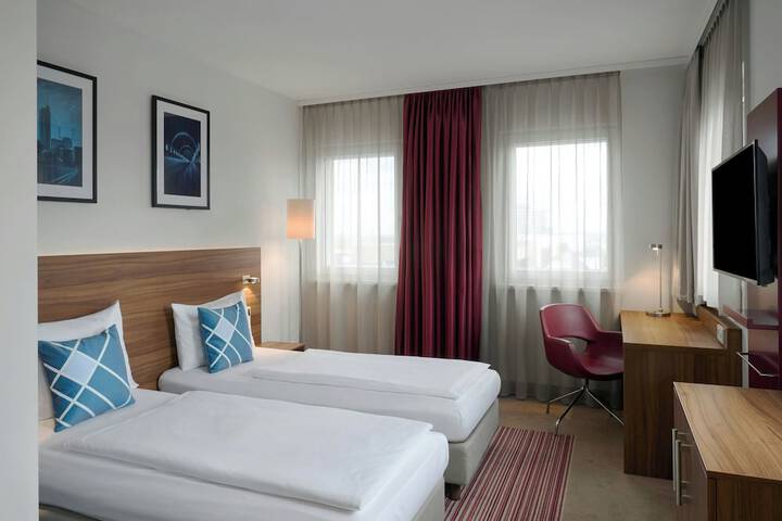 Room 3 of 35