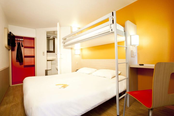 Room 6 of 28
