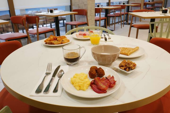 Breakfast/Coffee Service 26 of 49
