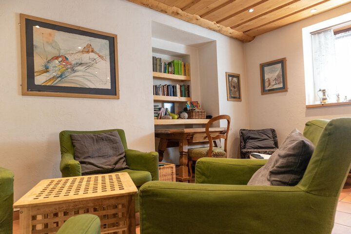 Lounge 50 of 61