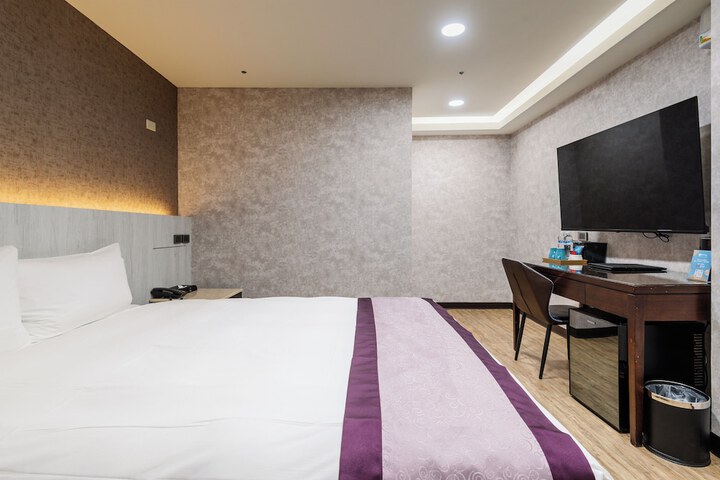 Room 28 of 92