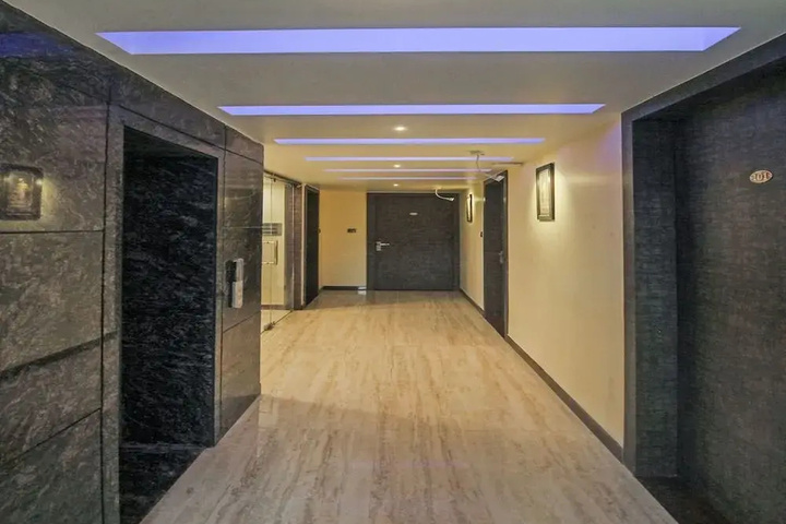 Room 8 of 12