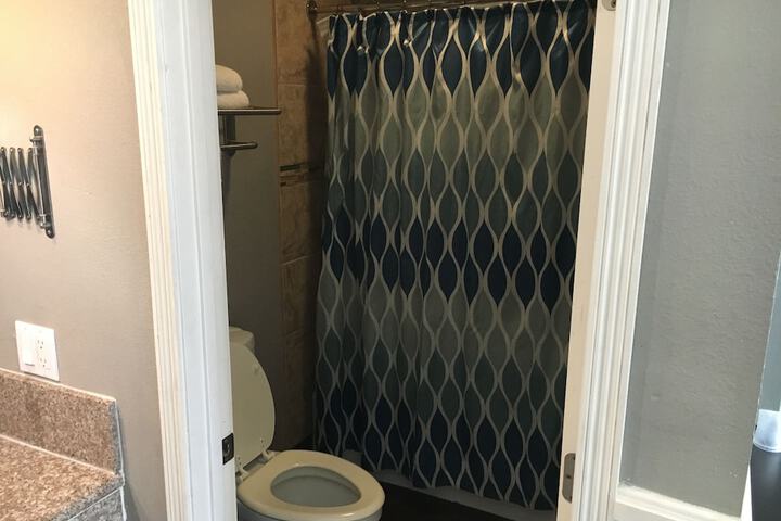 Room 11 of 24