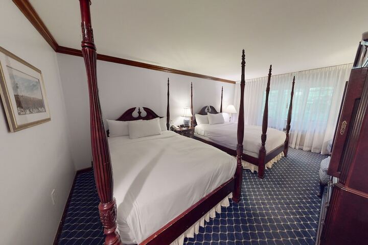 Quadruple Accessible Queen Size Bed (8 of 14)