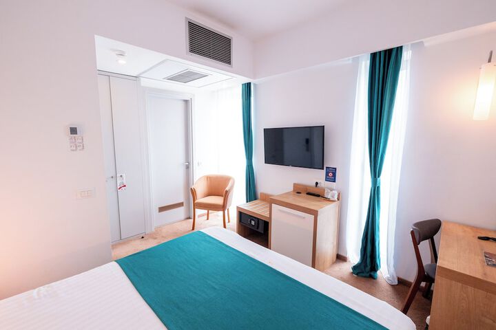 Room 37 of 74