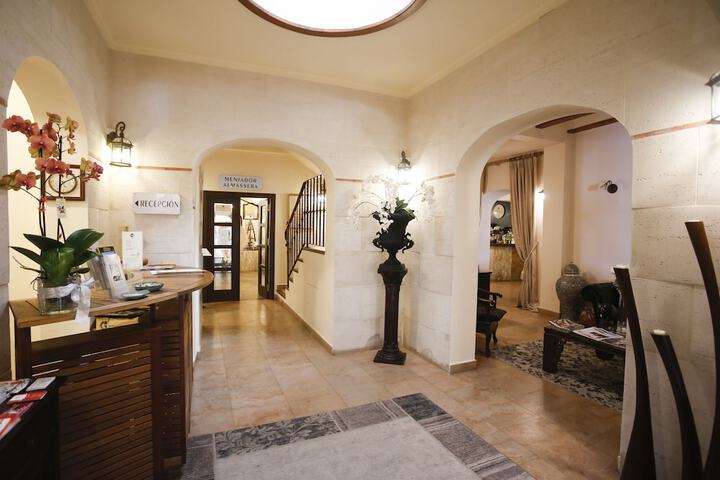 Hotel Interior 4 of 174