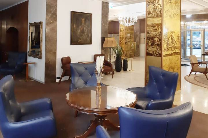 Entrance & Lobby