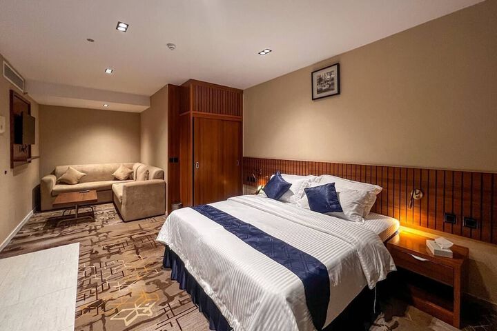 Room 11 of 20