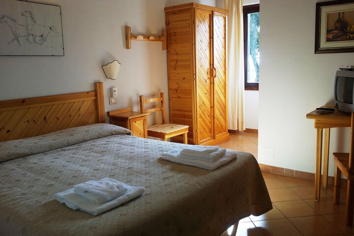Room 3 of 65