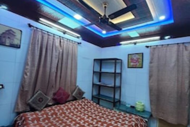 Room 4 of 12