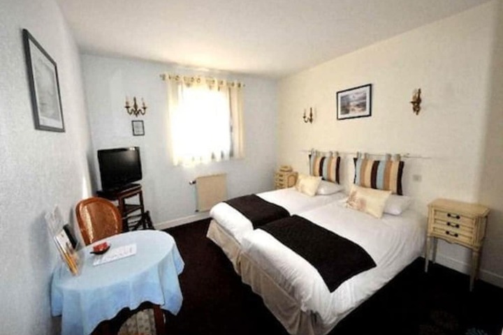 Room 11 of 34