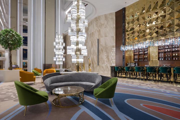 Lounge 87 of 92