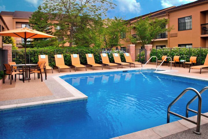 Indoor/outdoor pool