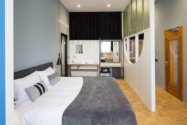 Room 16 of 65