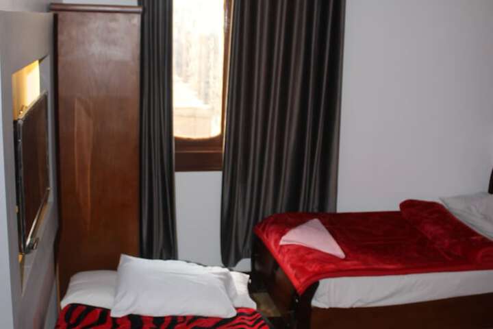 Room 21 of 37