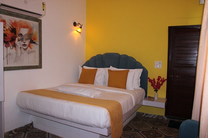 Room 9 of 39