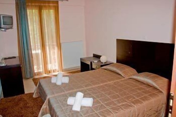 Room 9 of 38