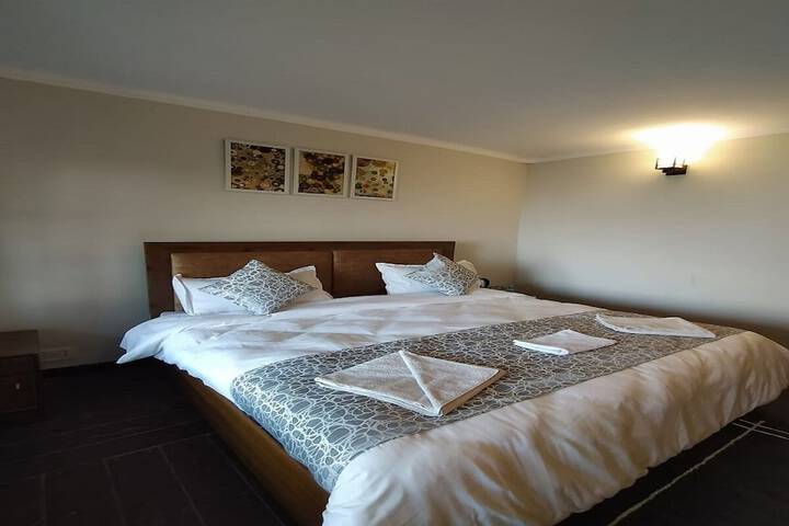 Room 9 of 48