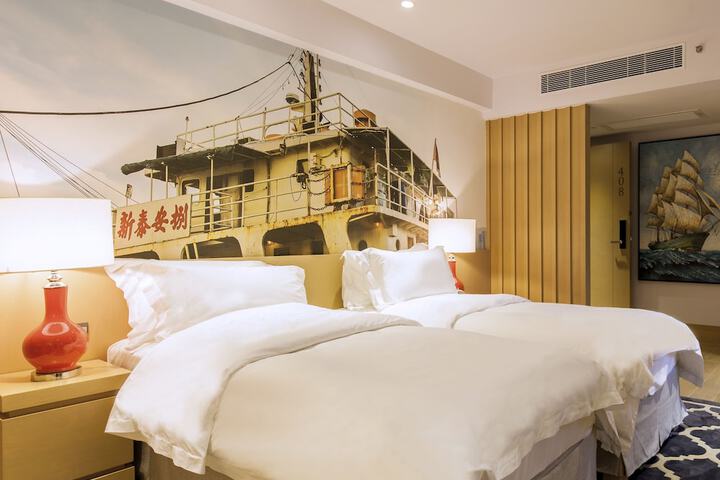 Room 8 of 37