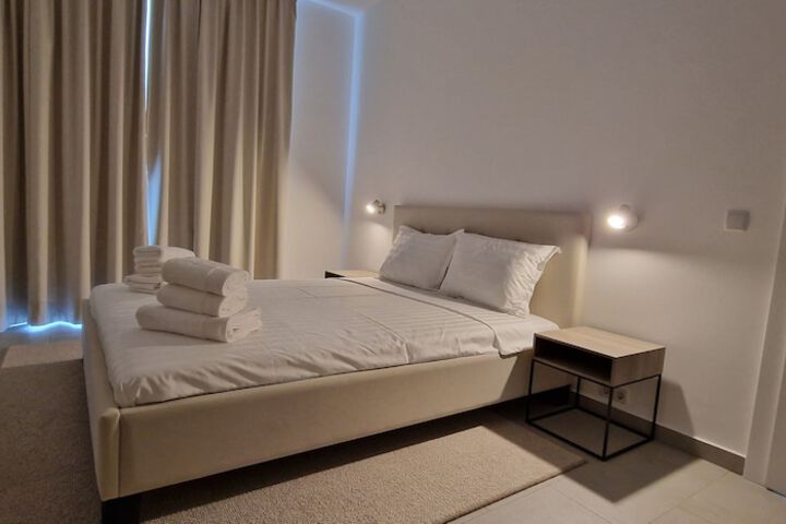 Room 6 of 26