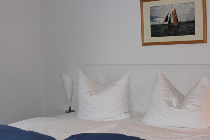 Room 2 of 86