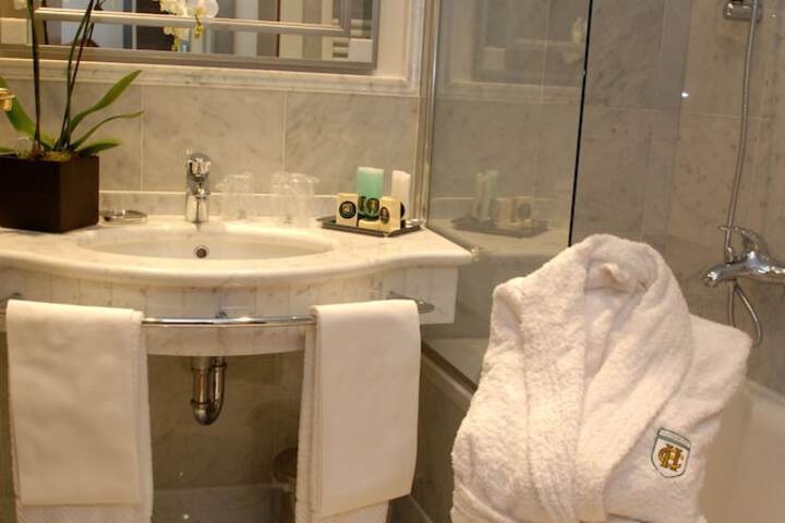 Clean Restrooms