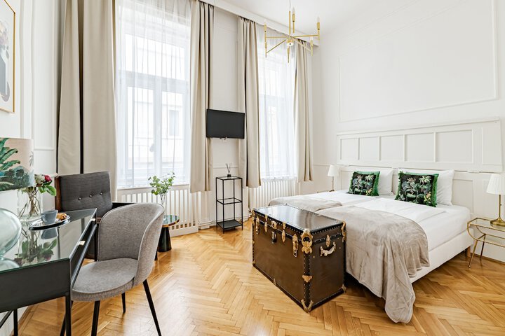 Room 12 of 68