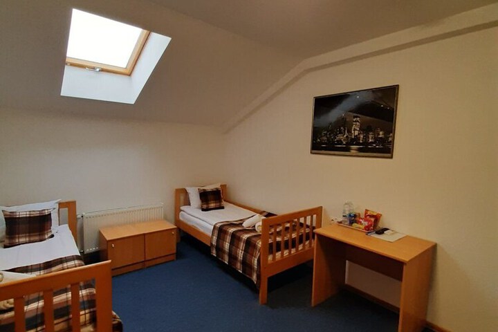 Room 27 of 46