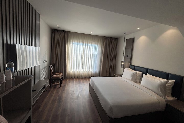Room 13 of 20