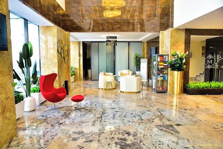 3pple M Continental Hotel & Suites