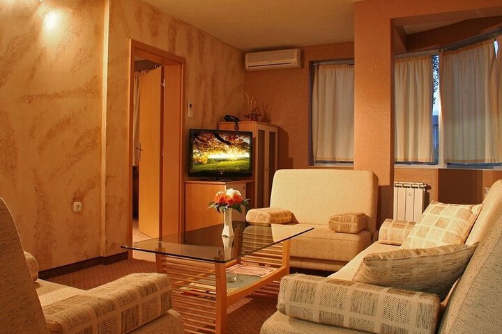 Room 5 of 38