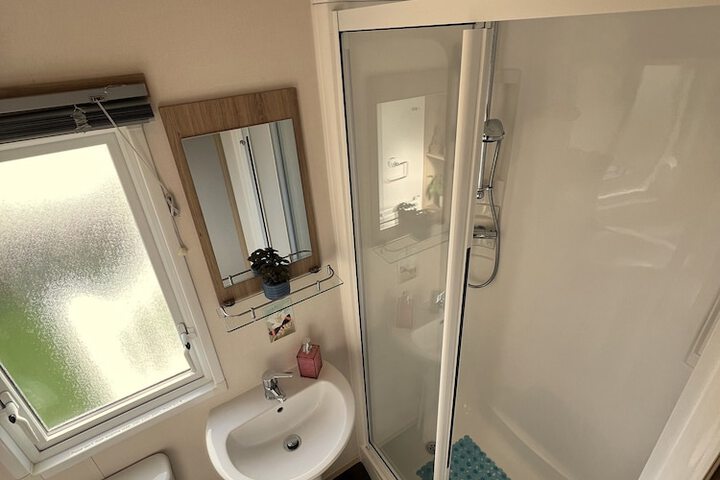 Room 10 of 27