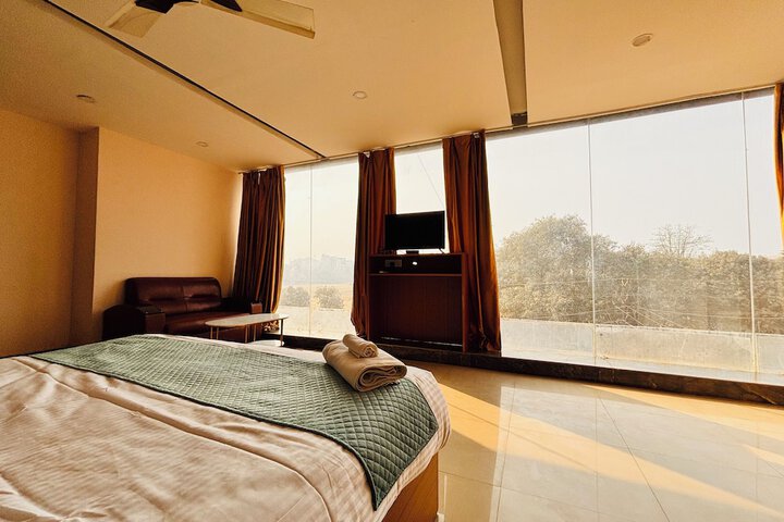 Room 3 of 36