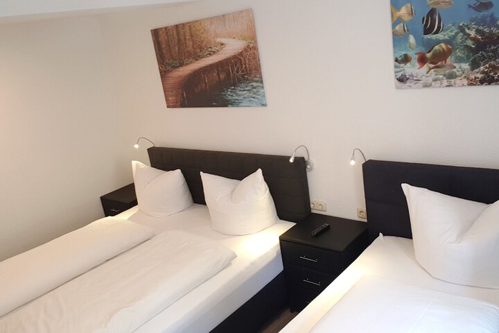Room 6 of 97