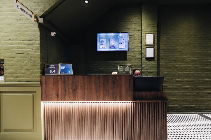 Concierge desk