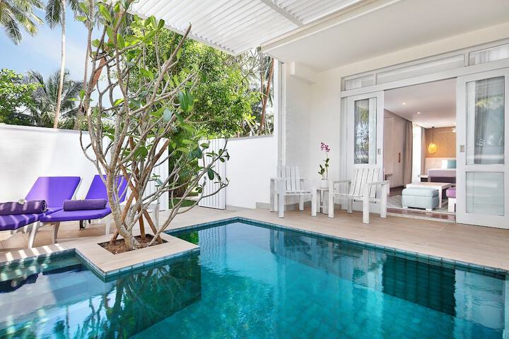 Hotel Pool