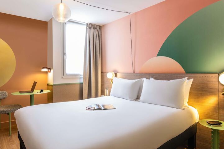 Room 4 of 33