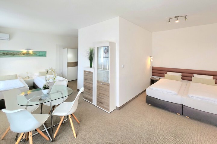 Room 12 of 32