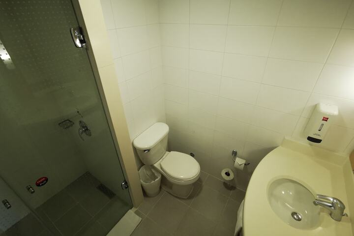 Room 12 of 32