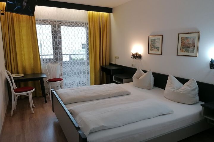 Room 13 of 32