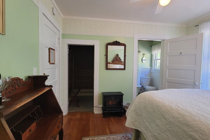 Room 33 of 113