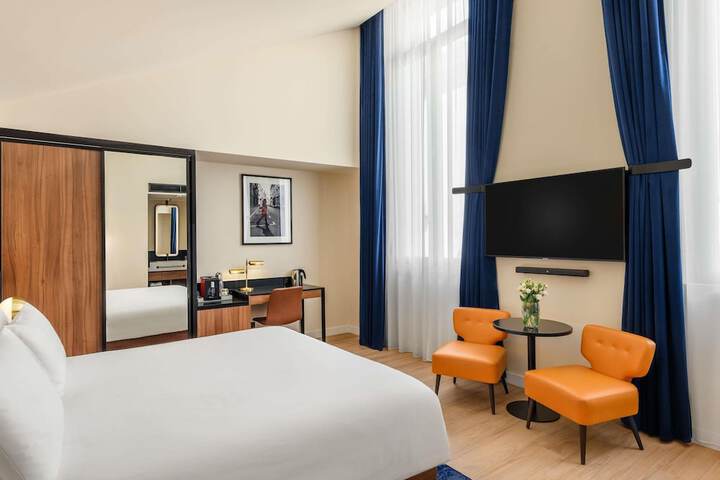 Room 35 of 132