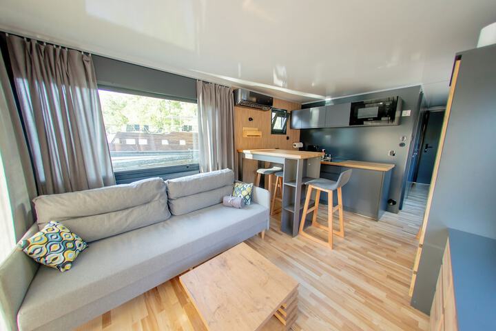 Room 15 of 60