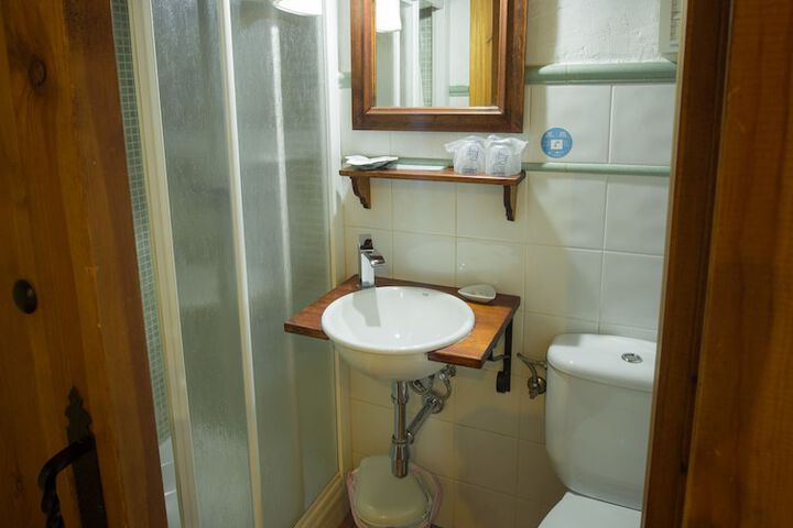 Room 35 of 66