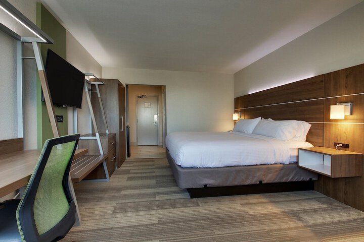 Standard | King Bed (18 of 32)