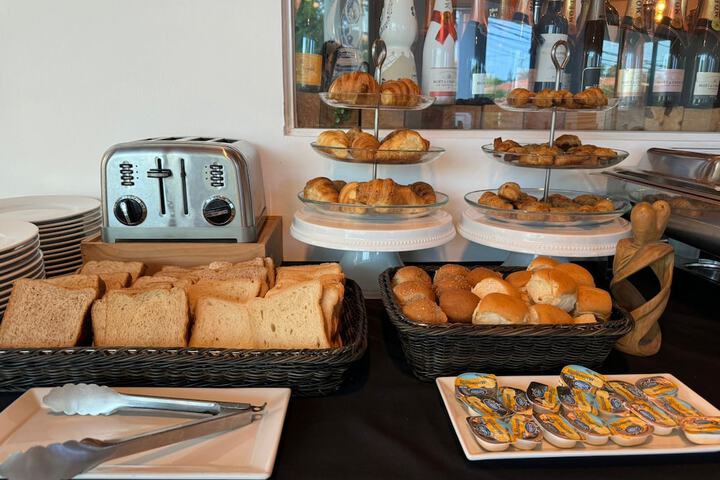 Breakfast/Coffee Service 15 of 25