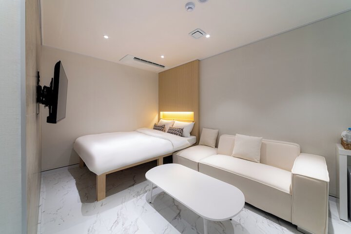 Room 25 of 84