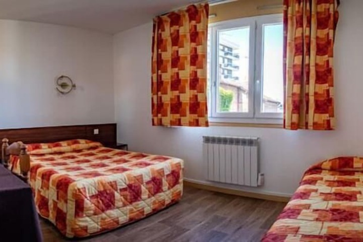 Room 11 of 25