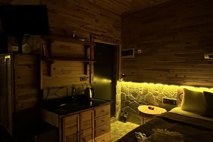 Room 23 of 38